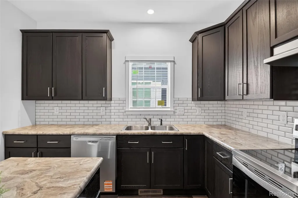 7551 Packard Avenue Warren City MI 48091