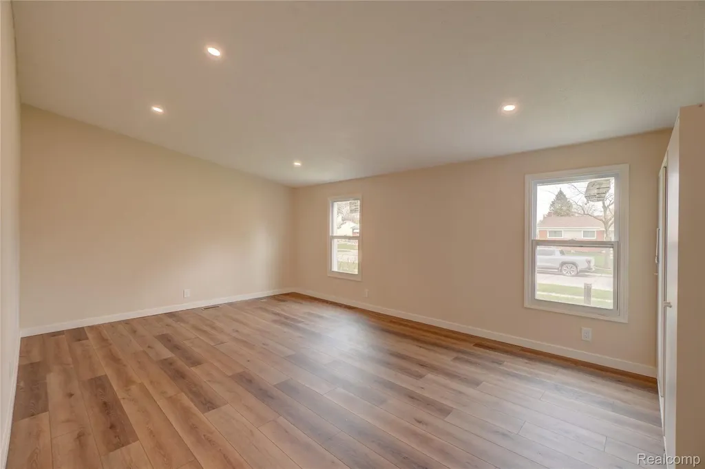5112 Princess Street Dearborn Heights City MI 48125