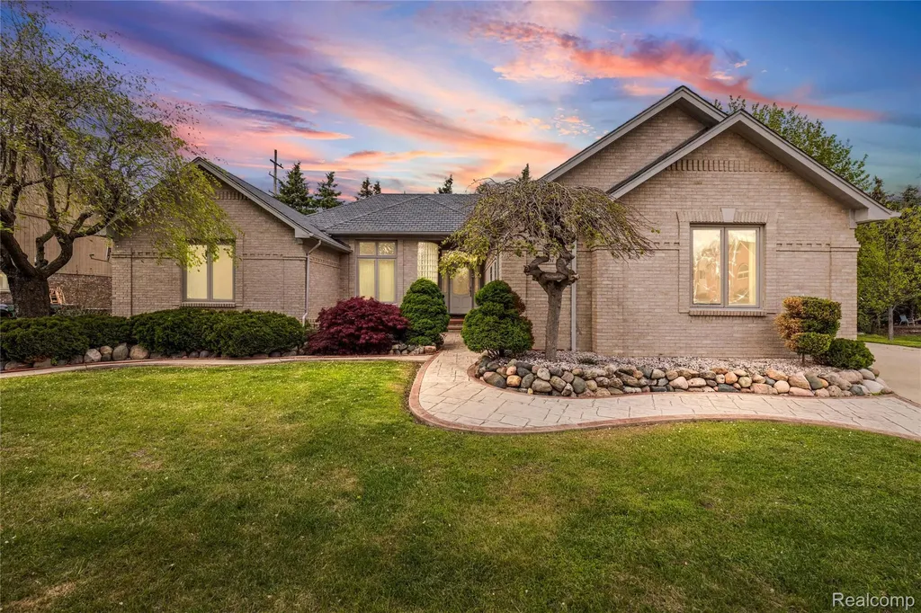 13267 Pearl Drive Shelby Charter Township MI 48315