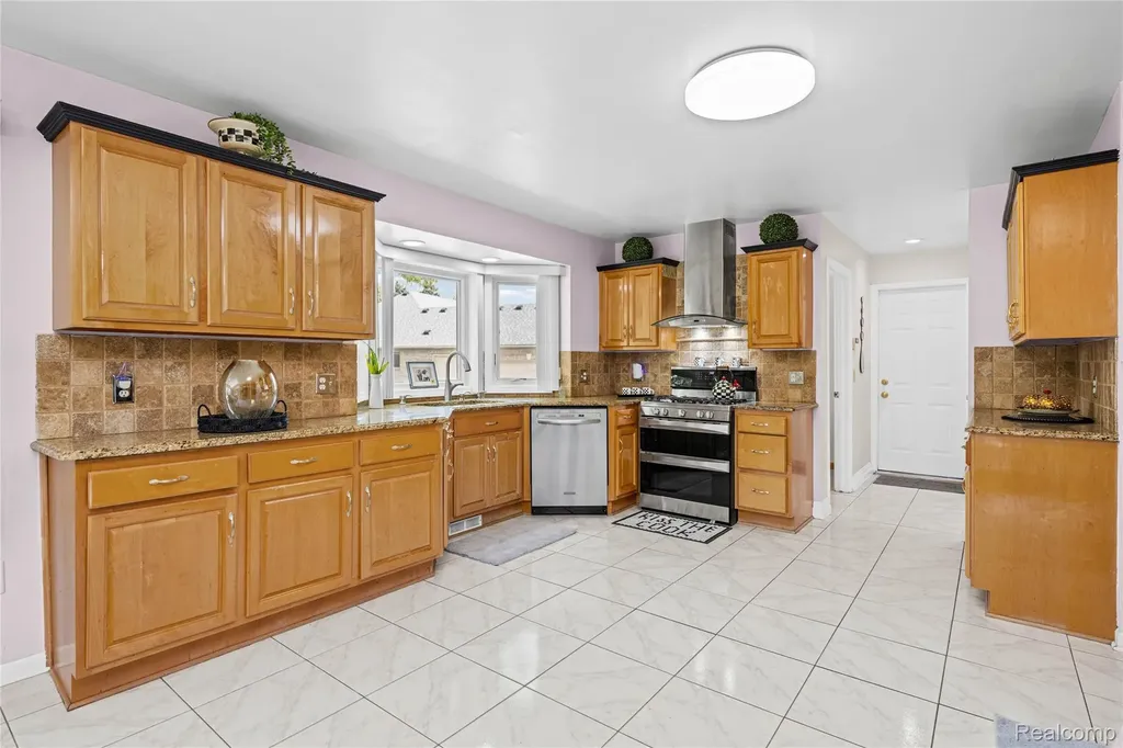 13267 Pearl Drive Shelby Charter Township MI 48315