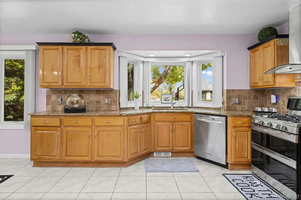 13267 Pearl Drive Shelby Charter Township MI 48315