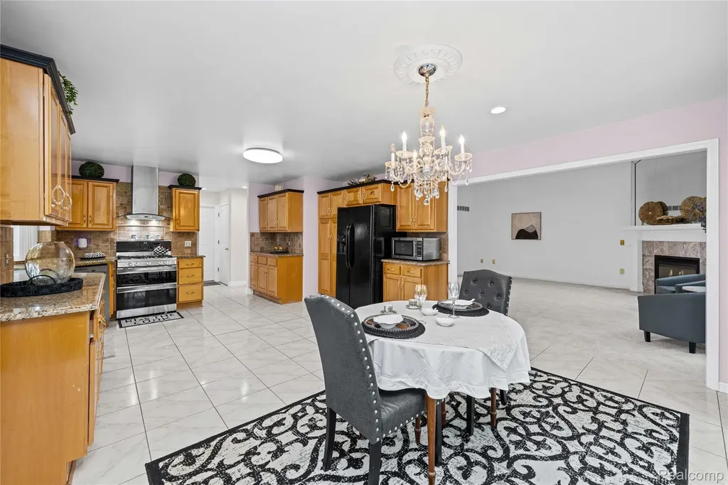 13267 Pearl Drive Shelby Charter Township MI 48315