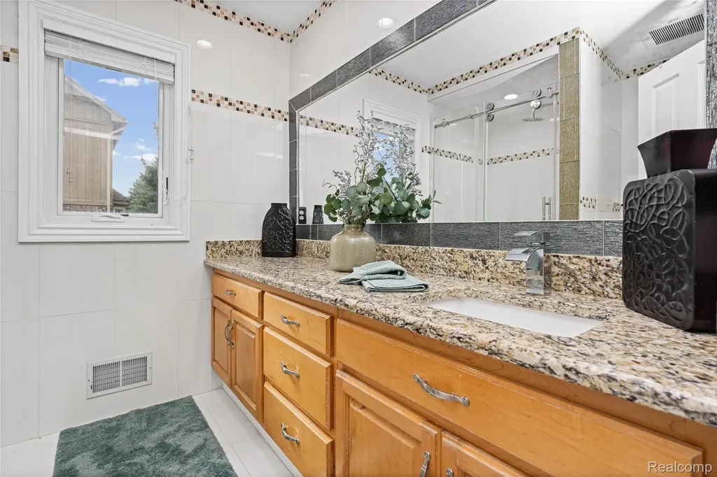 13267 Pearl Drive Shelby Charter Township MI 48315