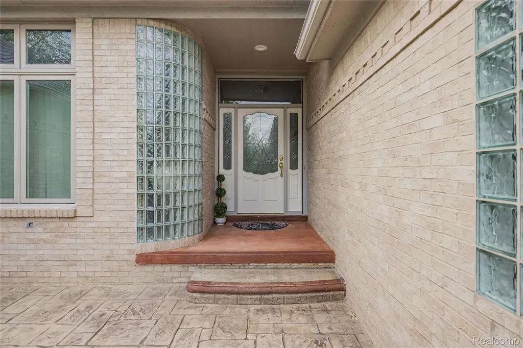 13267 Pearl Drive Shelby Charter Township MI 48315