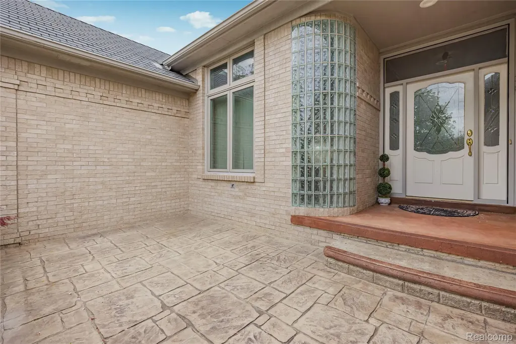 13267 Pearl Drive Shelby Charter Township MI 48315