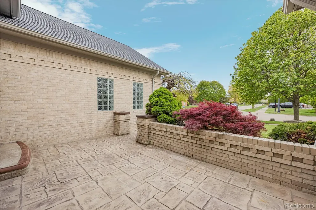 13267 Pearl Drive Shelby Charter Township MI 48315