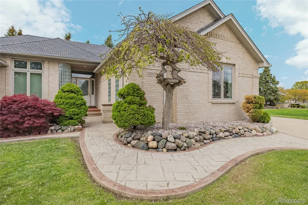 13267 Pearl Drive Shelby Charter Township MI 48315