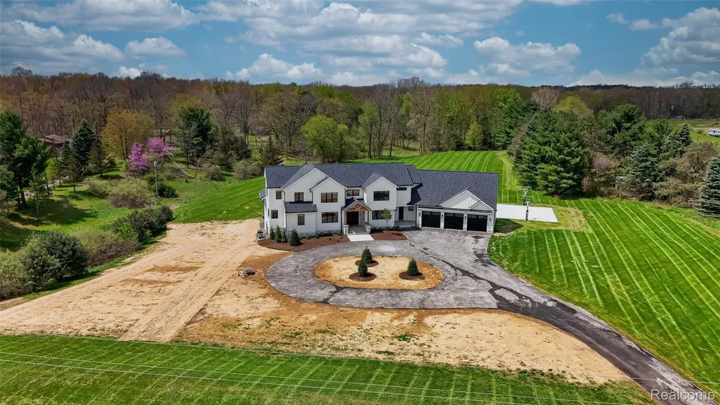 3664 Childs Lake Road Milford Charter Township MI 48381
