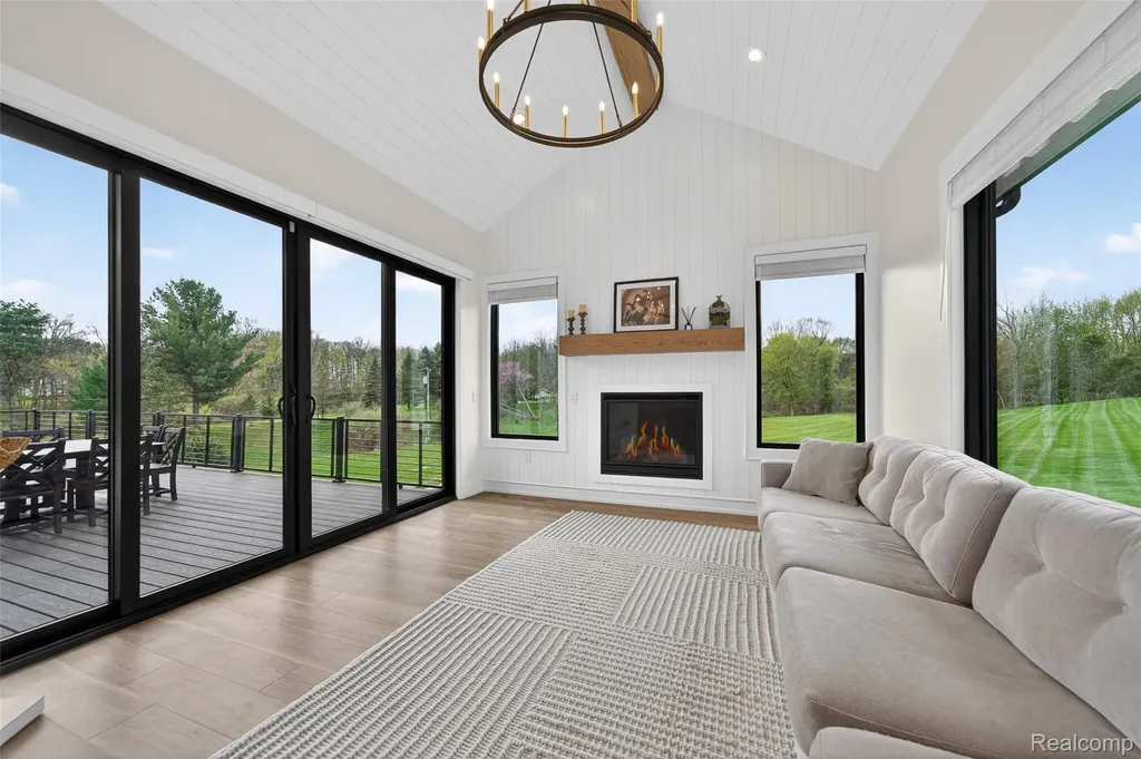 3664 Childs Lake Road Milford Charter Township MI 48381