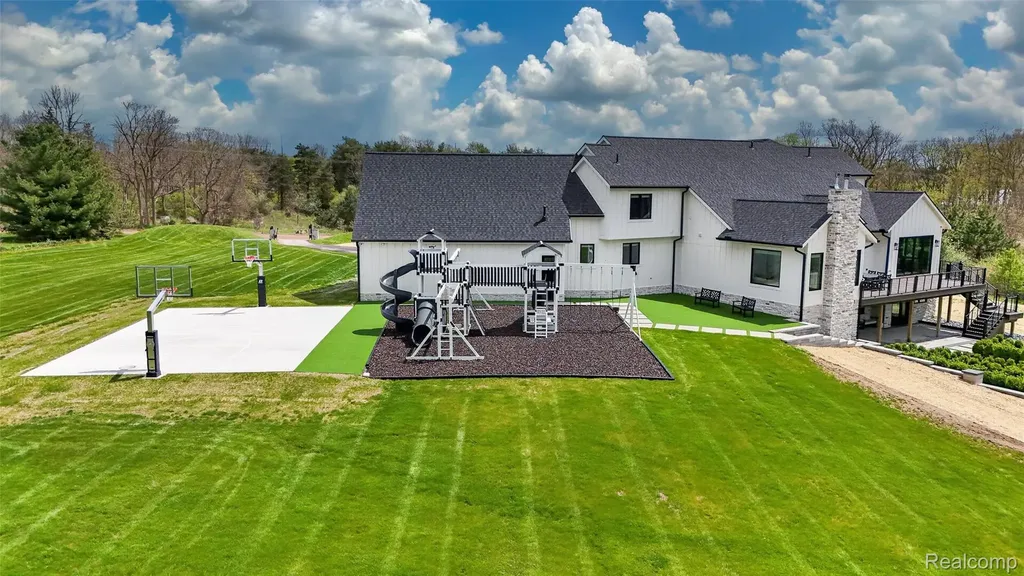 3664 Childs Lake Road Milford Charter Township MI 48381