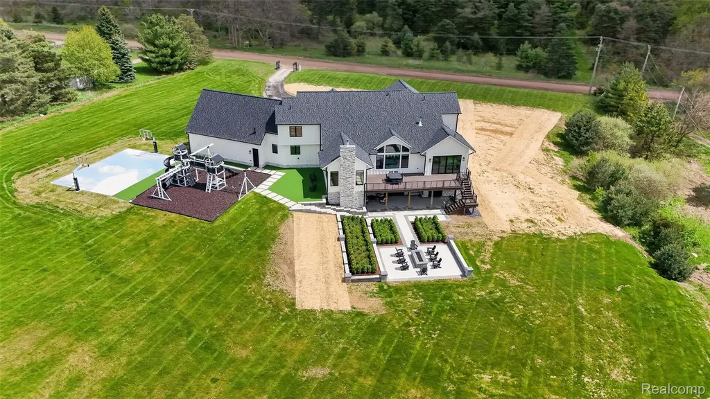 3664 Childs Lake Road Milford Charter Township MI 48381