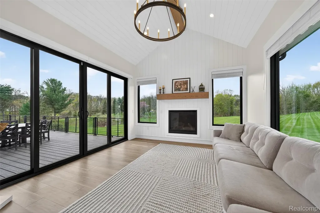 3664 Childs Lake Road Milford Charter Township MI 48381