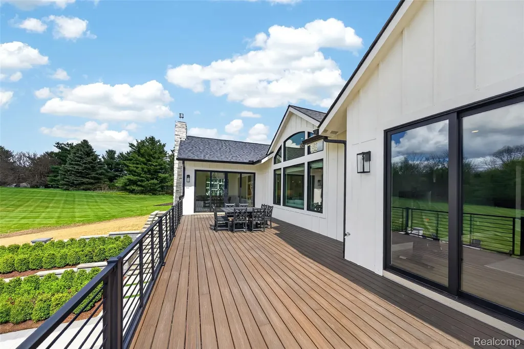3664 Childs Lake Road Milford Charter Township MI 48381