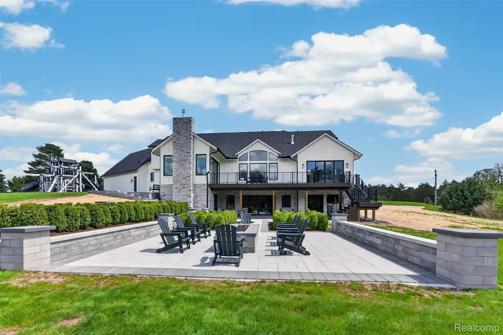 3664 Childs Lake Road Milford Charter Township MI 48381
