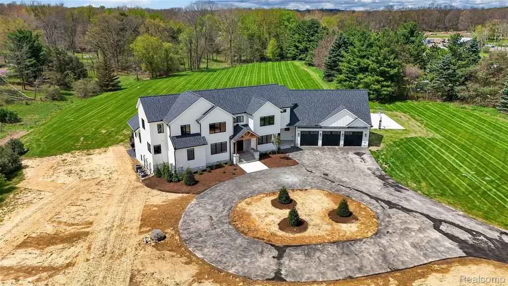 3664 Childs Lake Road Milford Charter Township MI 48381