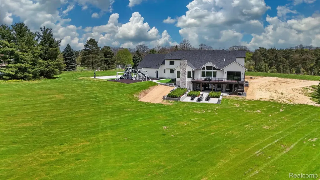 3664 Childs Lake Road Milford Charter Township MI 48381