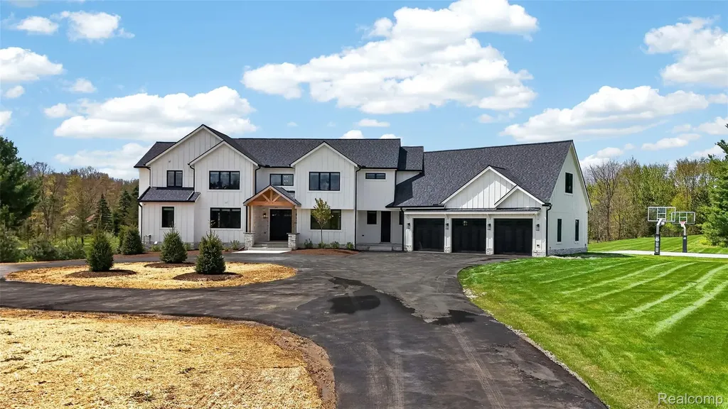 3664 Childs Lake Road Milford Charter Township MI 48381