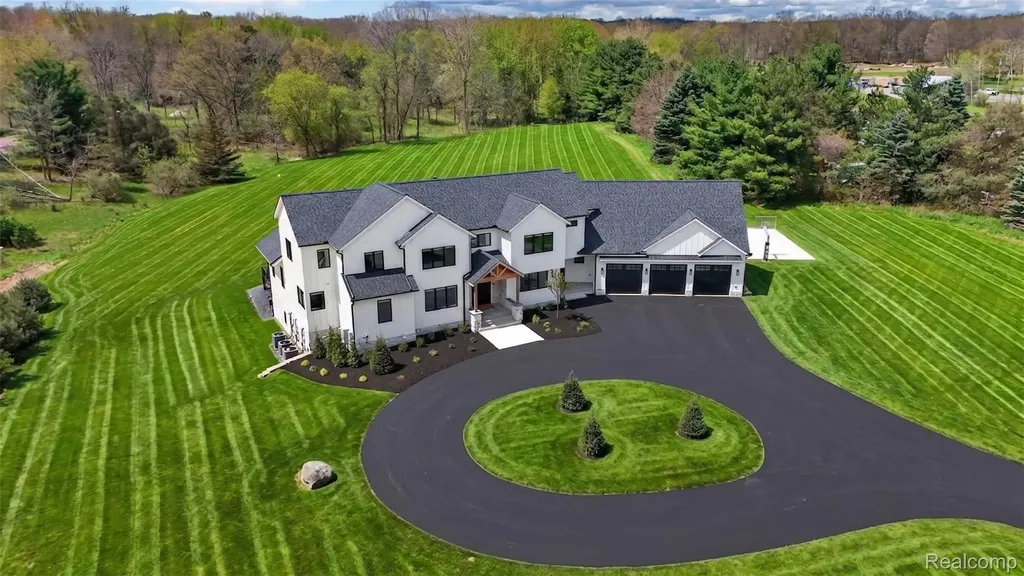 3664 Childs Lake Road Milford Charter Township MI 48381
