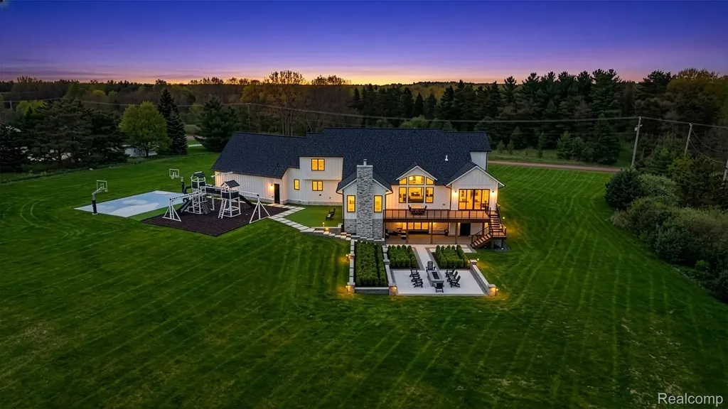3664 Childs Lake Road Milford Charter Township MI 48381