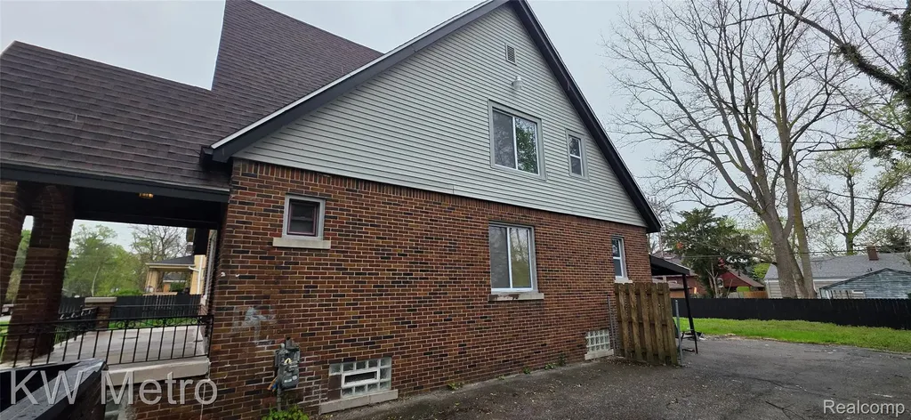 16765 Blackstone Street Detroit City MI 48219