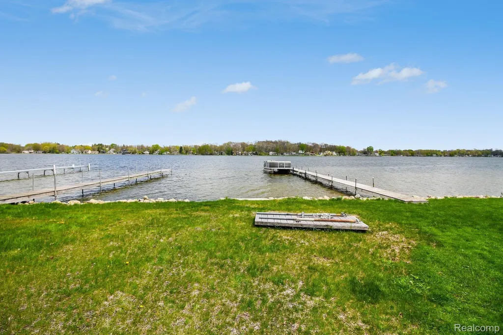 1210 Sunrise Park Street Genoa Township MI 48843
