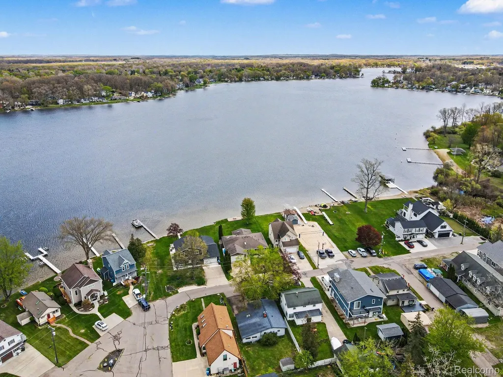 1210 Sunrise Park Street Genoa Township MI 48843