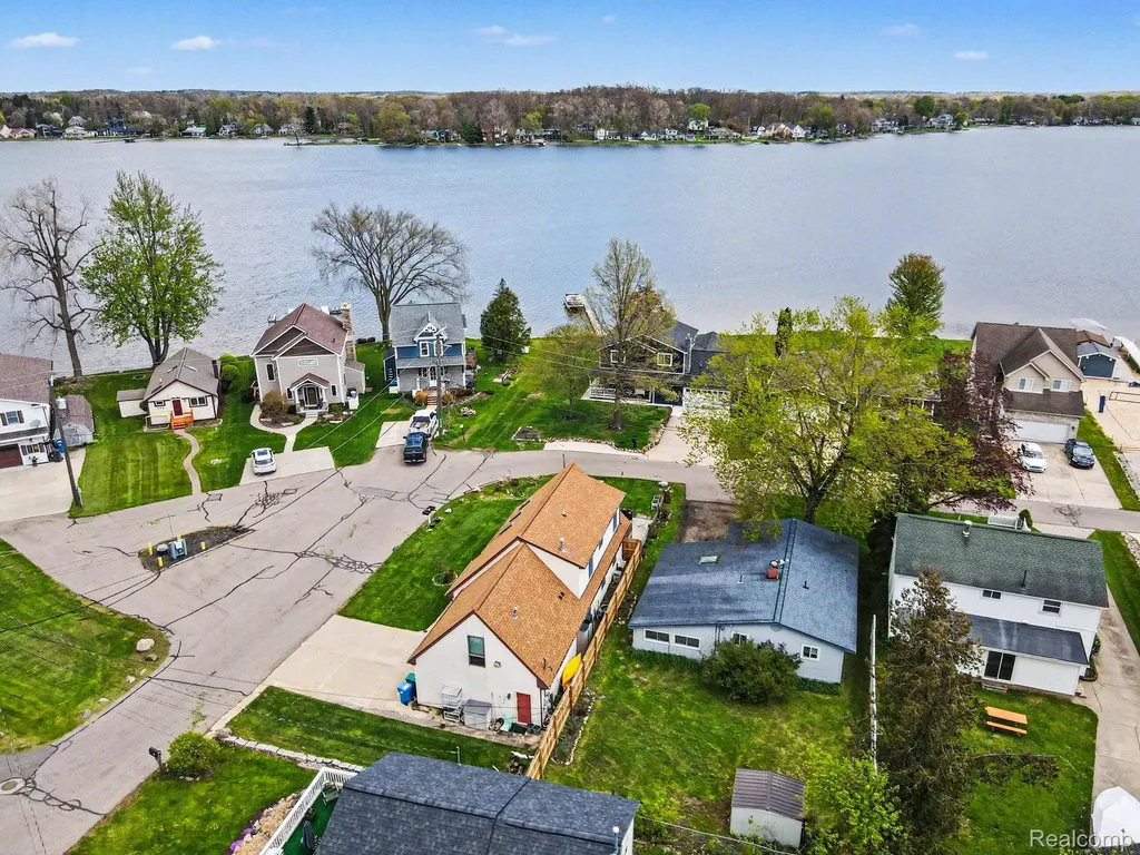 1210 Sunrise Park Street Genoa Township MI 48843