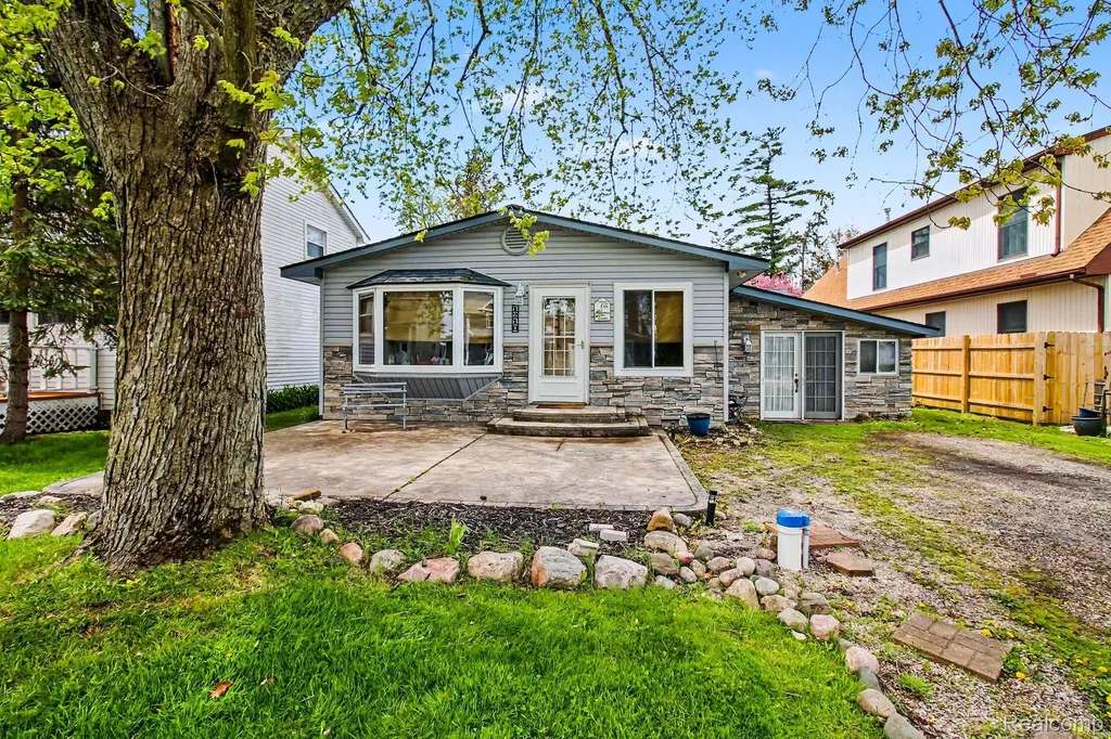 1210 Sunrise Park Street Genoa Township MI 48843