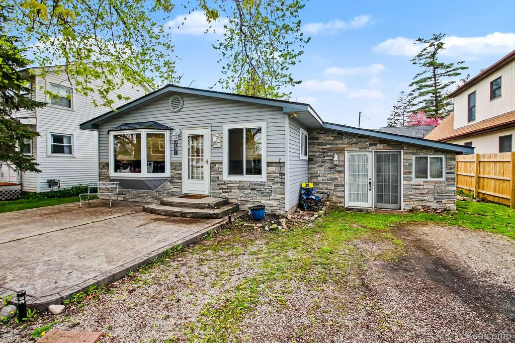 1210 Sunrise Park Street Genoa Township MI 48843