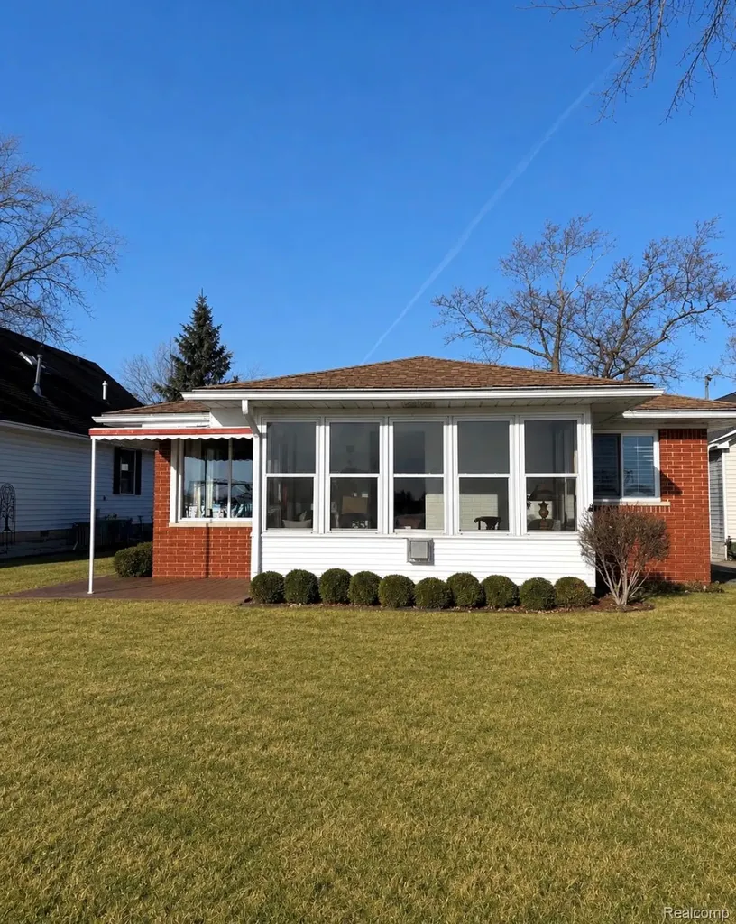 5435 Pointe Drive East China Township MI 48054