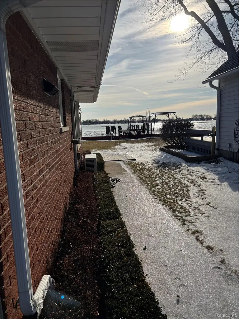 5435 Pointe Drive East China Township MI 48054