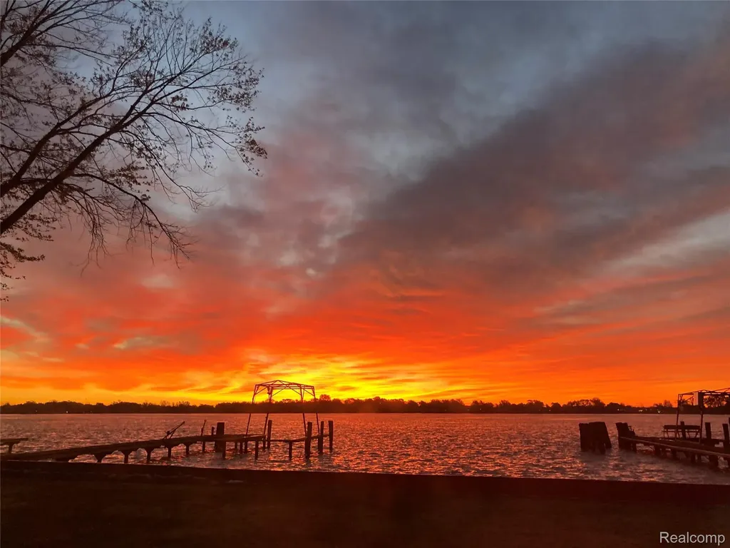 5435 Pointe Drive East China Township MI 48054