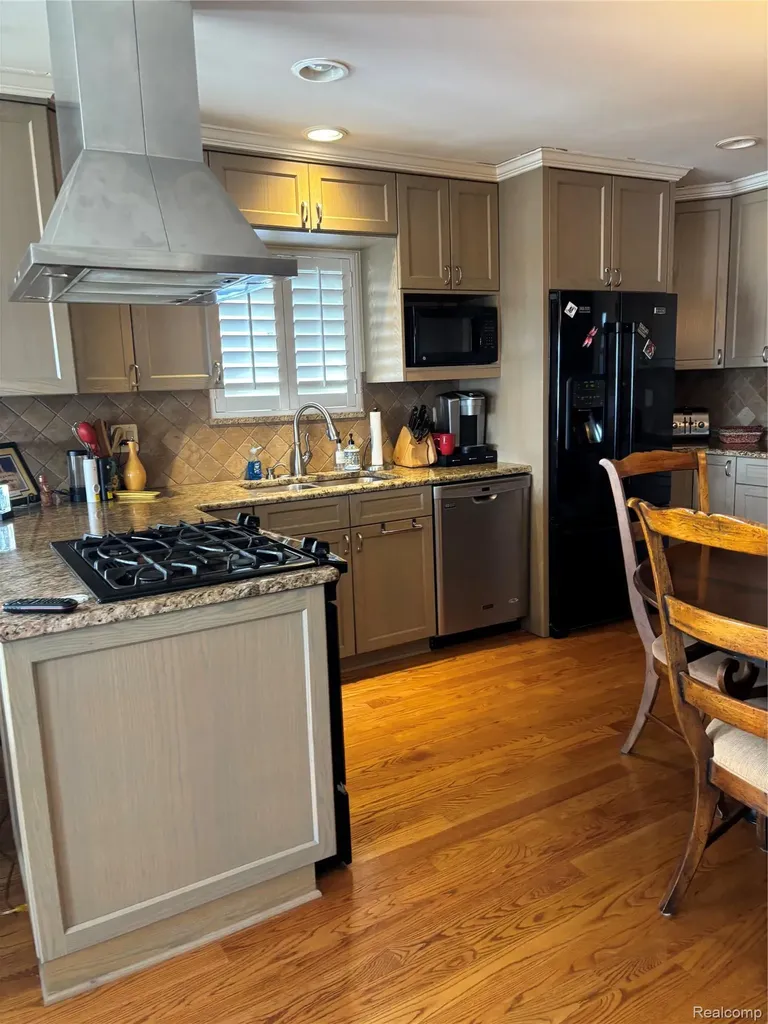5435 Pointe Drive East China Township MI 48054
