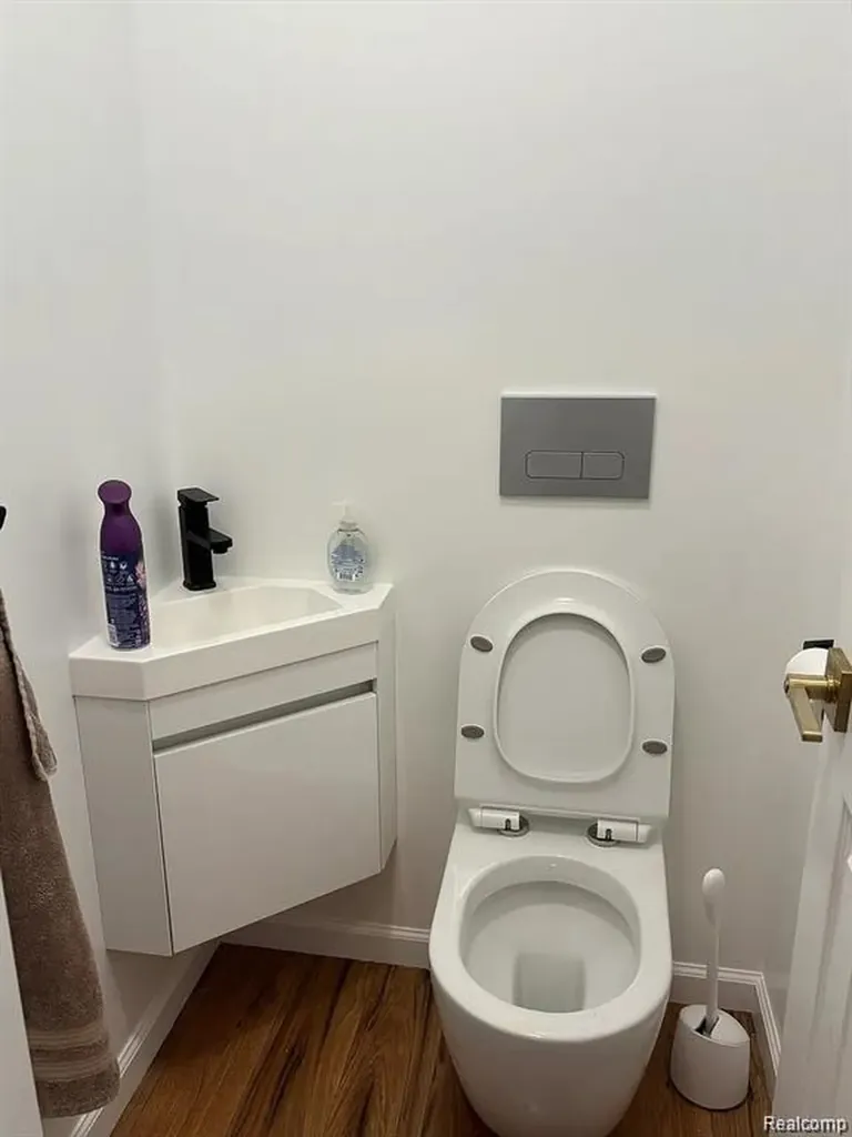 5855 Wedgewood Road Canton Charter Township MI 48187
