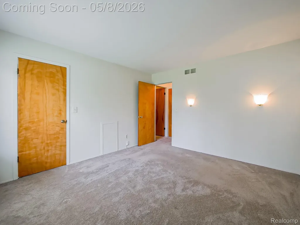 22727 Shoreview Court St. Clair Shores City MI 48082