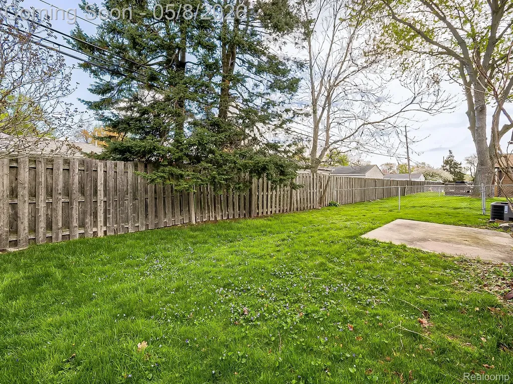 22727 Shoreview Court St. Clair Shores City MI 48082
