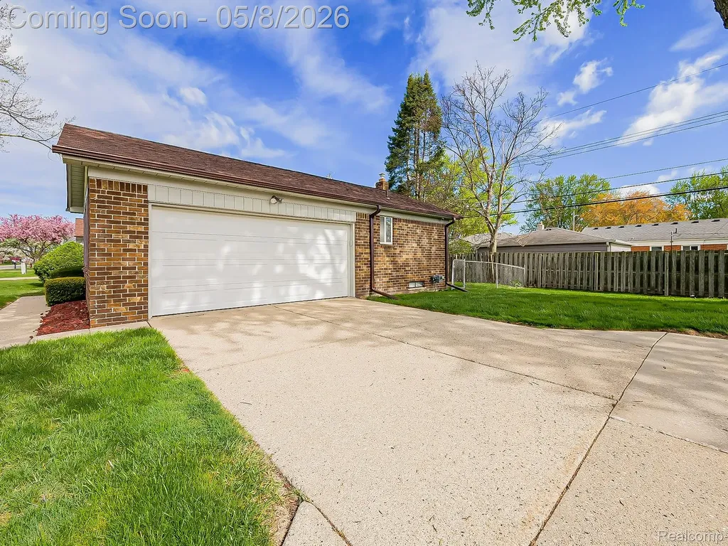22727 Shoreview Court St. Clair Shores City MI 48082