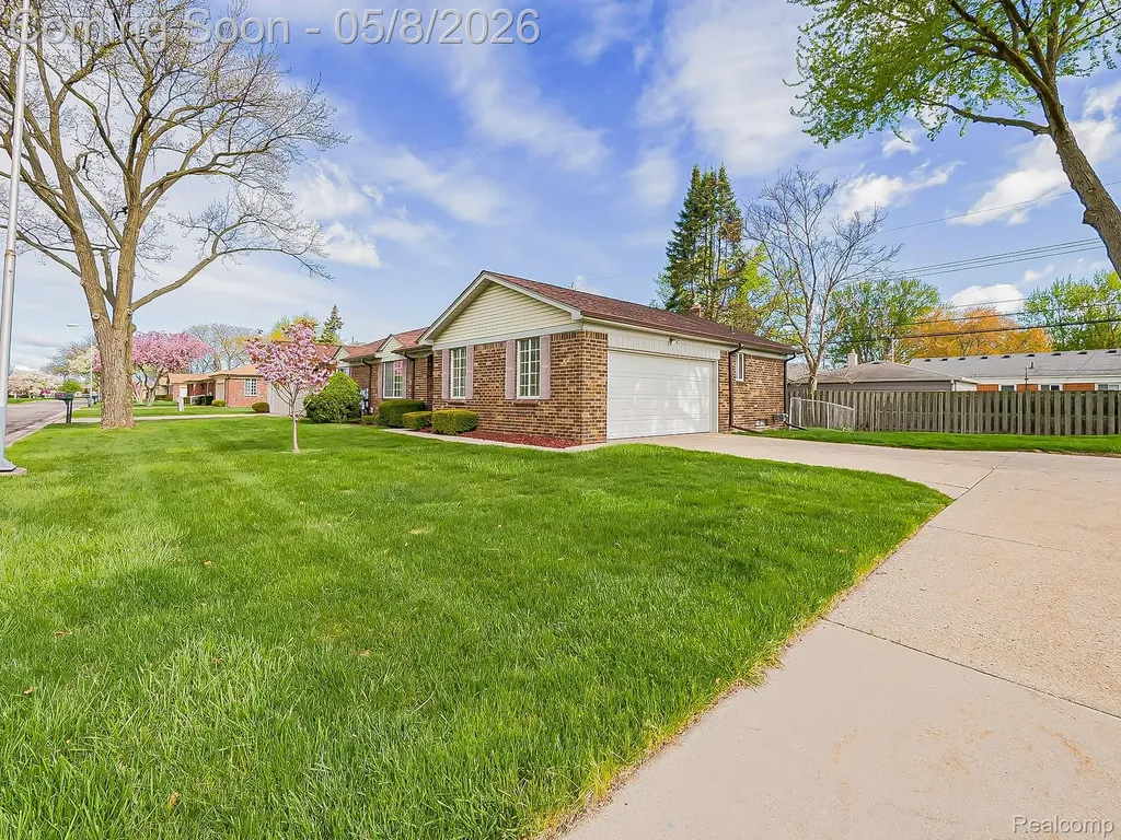 22727 Shoreview Court St. Clair Shores City MI 48082