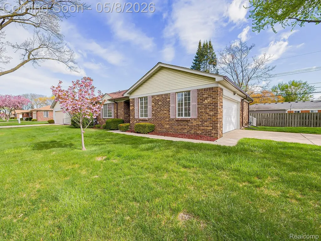 22727 Shoreview Court St. Clair Shores City MI 48082