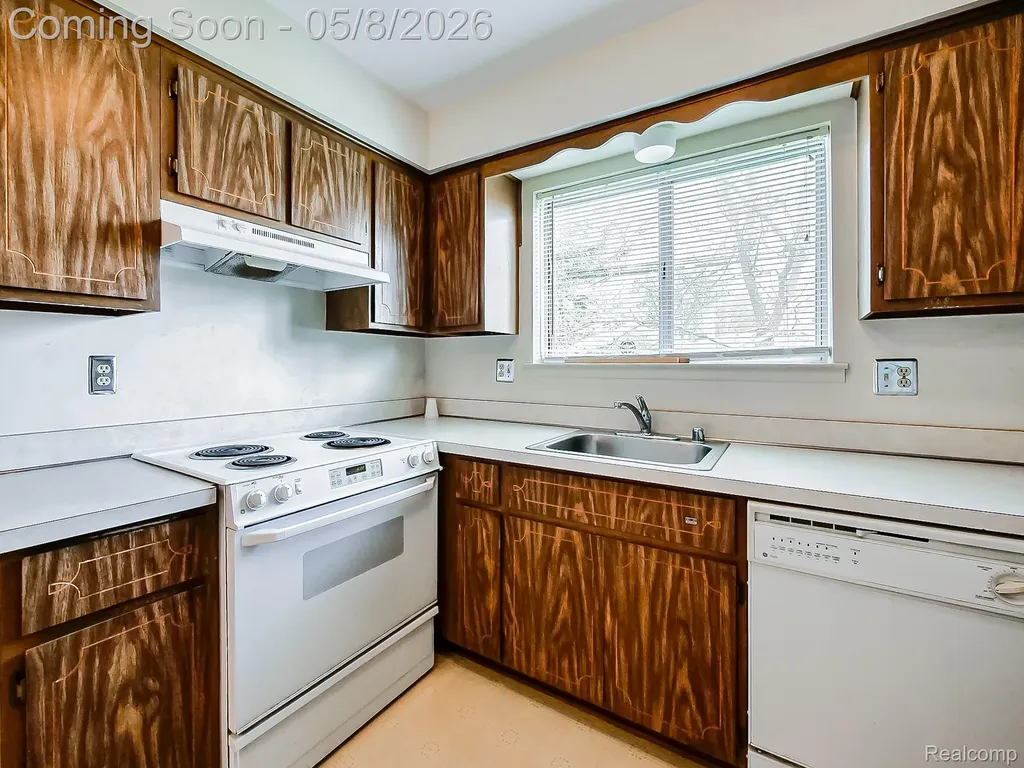 22727 Shoreview Court St. Clair Shores City MI 48082