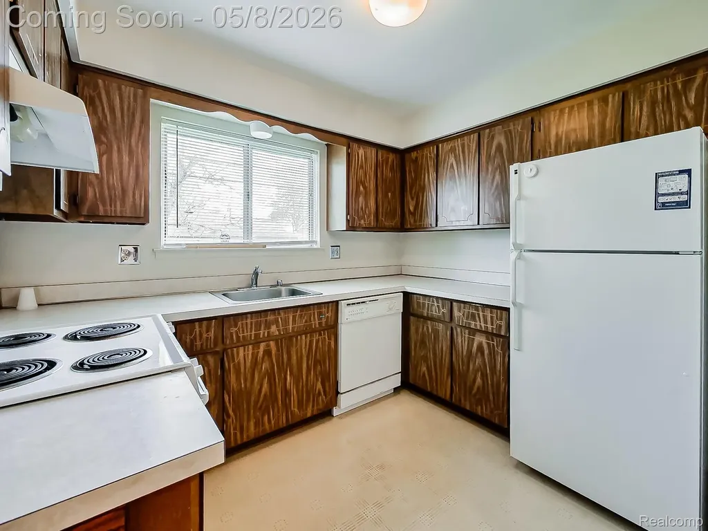 22727 Shoreview Court St. Clair Shores City MI 48082