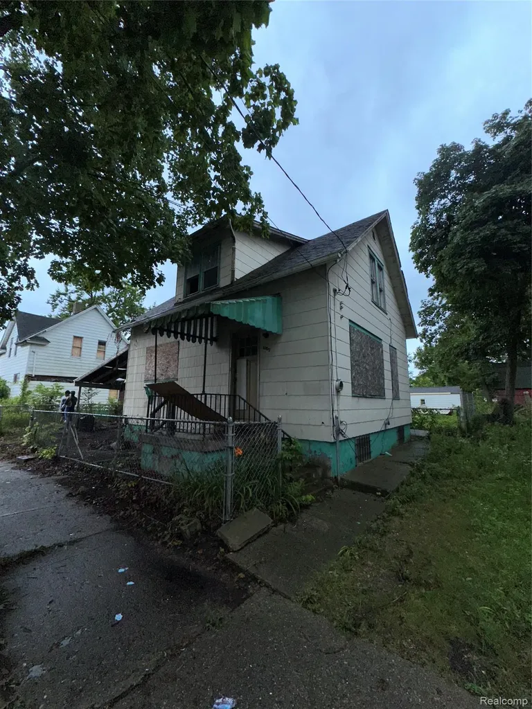 1007 Decker Street Flint City MI 48503