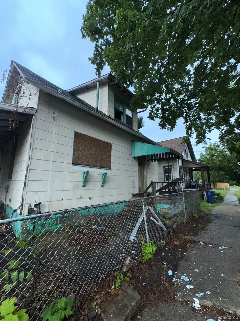 1007 Decker Street Flint City MI 48503
