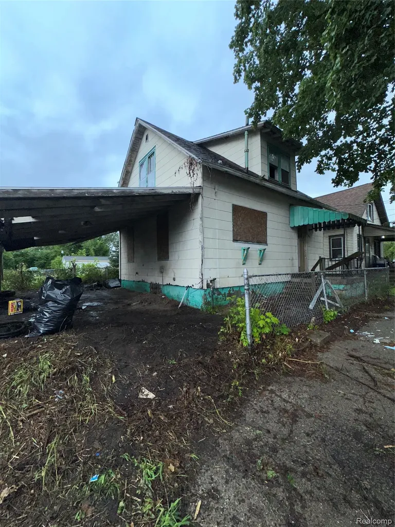 1007 Decker Street Flint City MI 48503