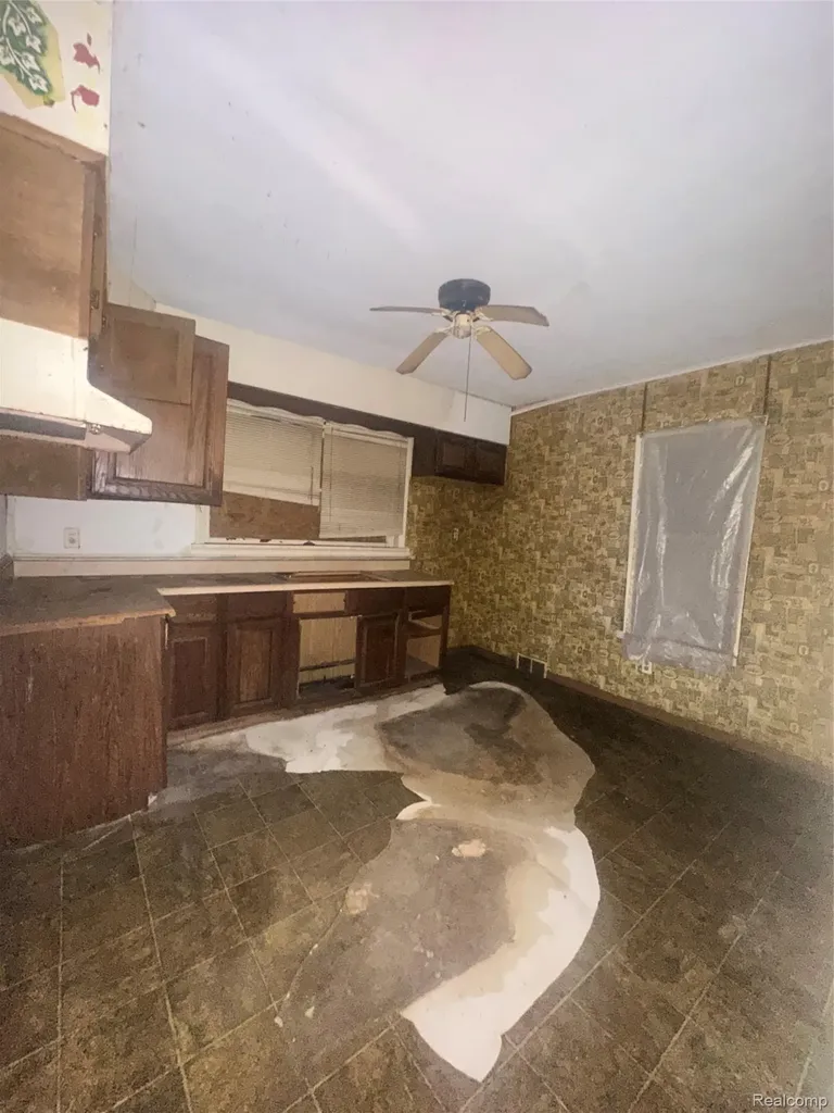 1007 Decker Street Flint City MI 48503