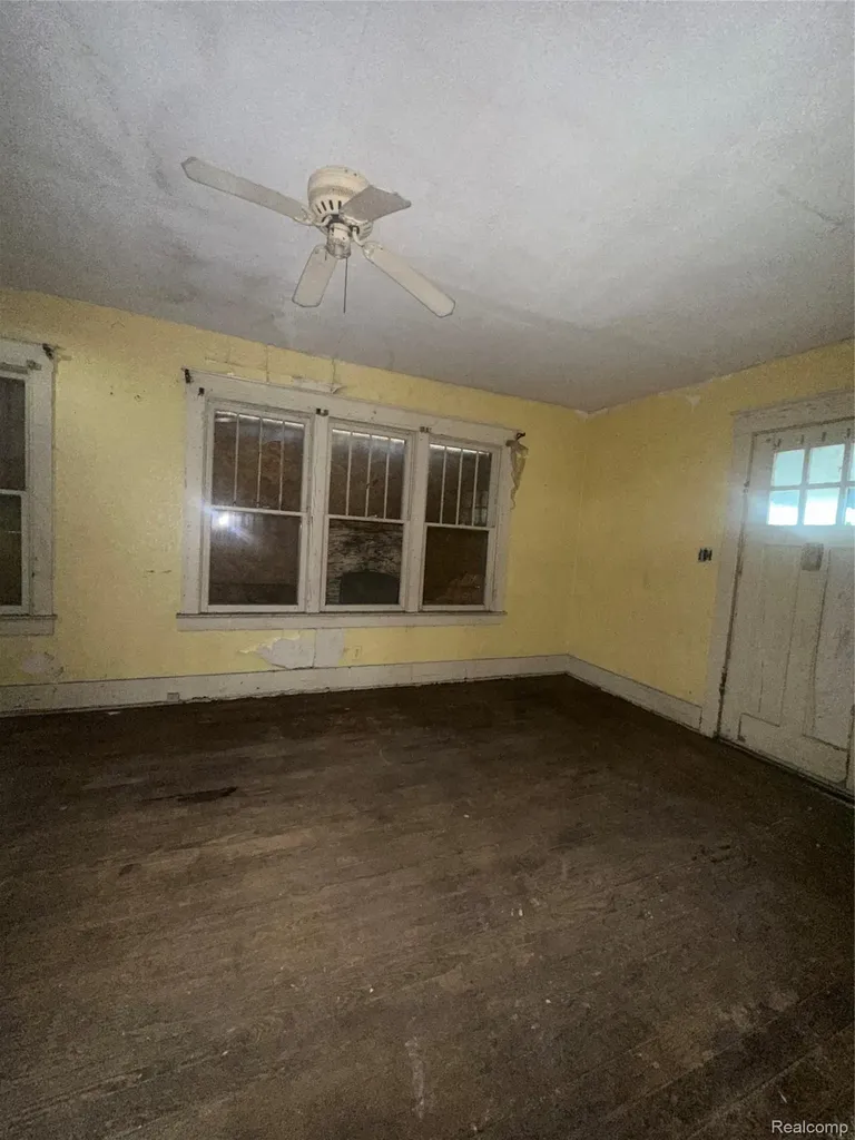 1007 Decker Street Flint City MI 48503