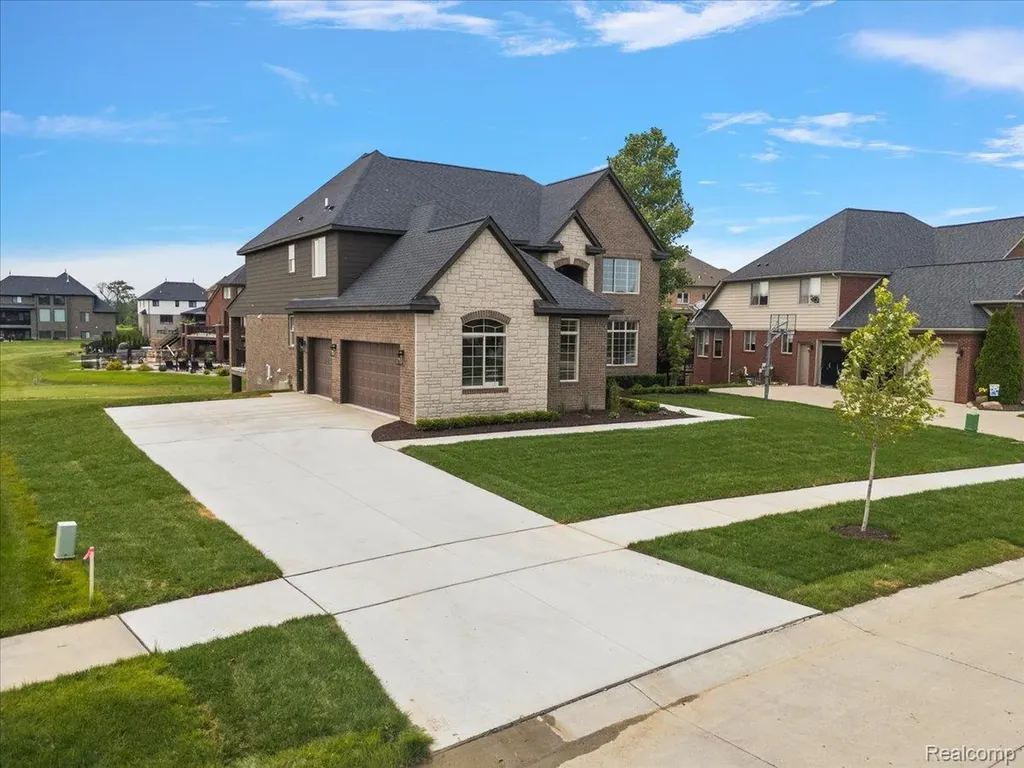 16199 Via Colico Macomb Township MI 48042