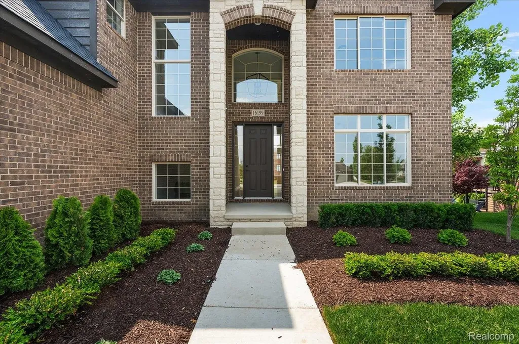 16199 Via Colico Macomb Township MI 48042