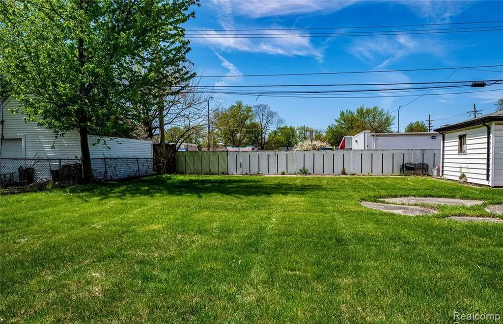 26143 Groveland Street Madison Heights City MI 48071