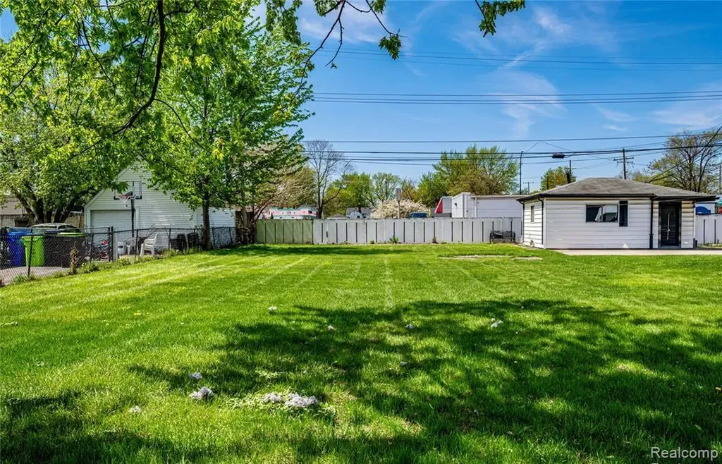 26143 Groveland Street Madison Heights City MI 48071